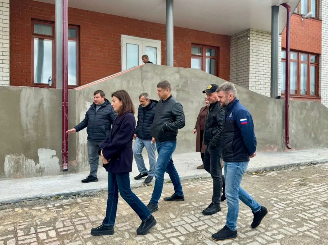 Культура преображается!. В Мантуровском районе снова важные гости! Первый замруководителя Администрации Курской области Олеся Дворцова и министр культуры Алексей Конорев приехали лично проверить, как идет ремонт Культура преображается!. В Мантуровском районе снова важные гости! Первый замруководителя Администрации Курской области Олеся Дворцова и министр культуры Алексей Конорев приехали лично проверить, как идет ремонт