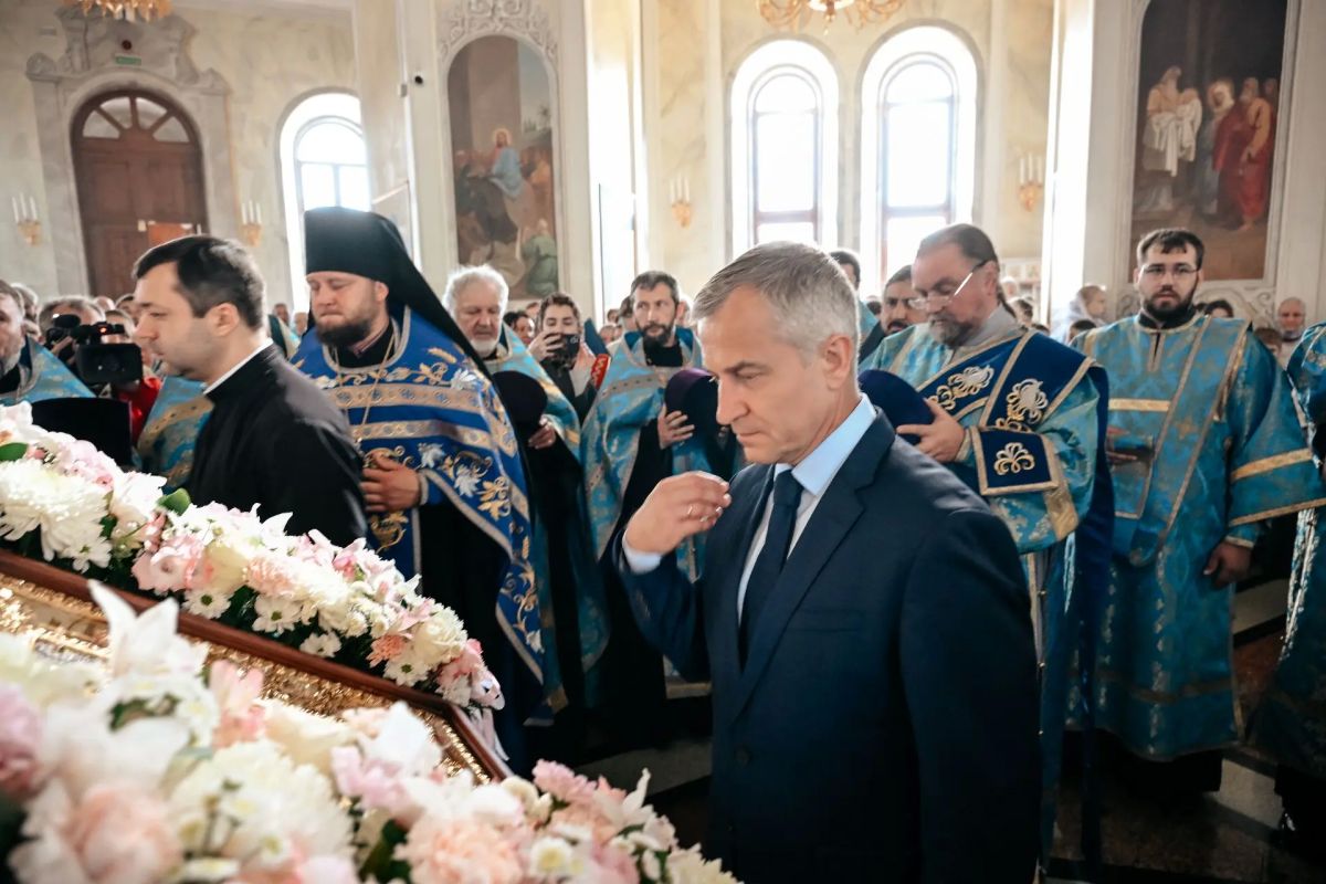 В Курск из летней резиденции в местечке Свобода Золотухинского района вернулась икона Божией Матери «Знамение» Курская Коренная В Курск из летней резиденции в местечке Свобода Золотухинского района вернулась икона Божией Матери «Знамение» Курская Коренная