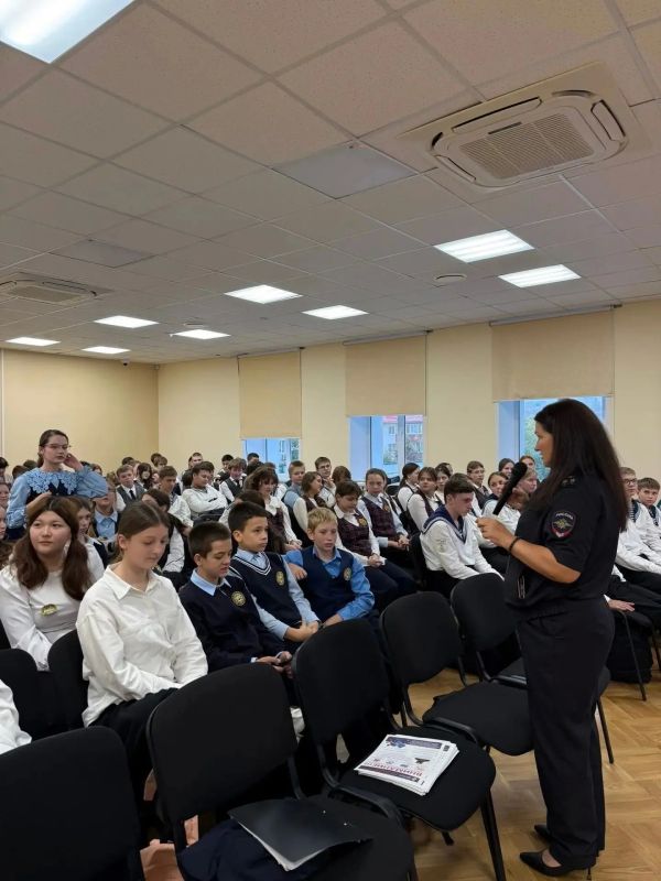 В Курске полицейские и общественники дали старт акции «Правовой десант» В Курске полицейские и общественники дали старт акции «Правовой десант»