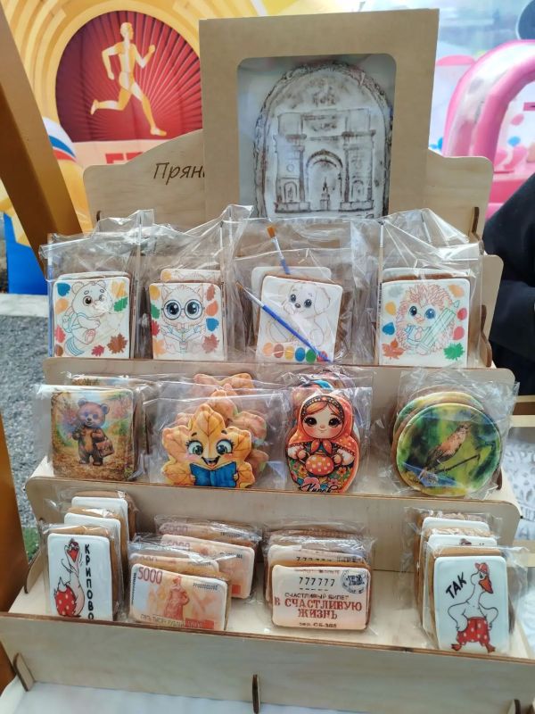 Сегодня, в честь 994-летия Курска, на площадке «Полугора» прошла яркая выставка-презентация работ наших талантливых земляков Сегодня, в честь 994-летия Курска, на площадке «Полугора» прошла яркая выставка-презентация работ наших талантливых земляков
