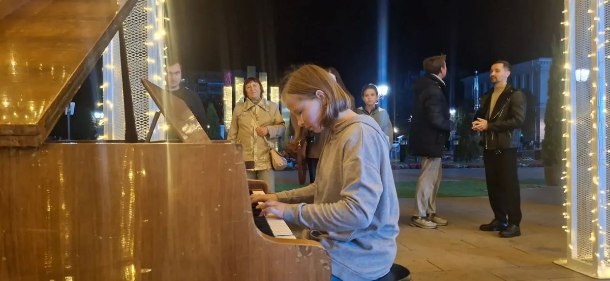 В Курске День города продолжили сами куряне признаниям в любви и ноктюрнами В Курске День города продолжили сами куряне признаниям в любви и ноктюрнами