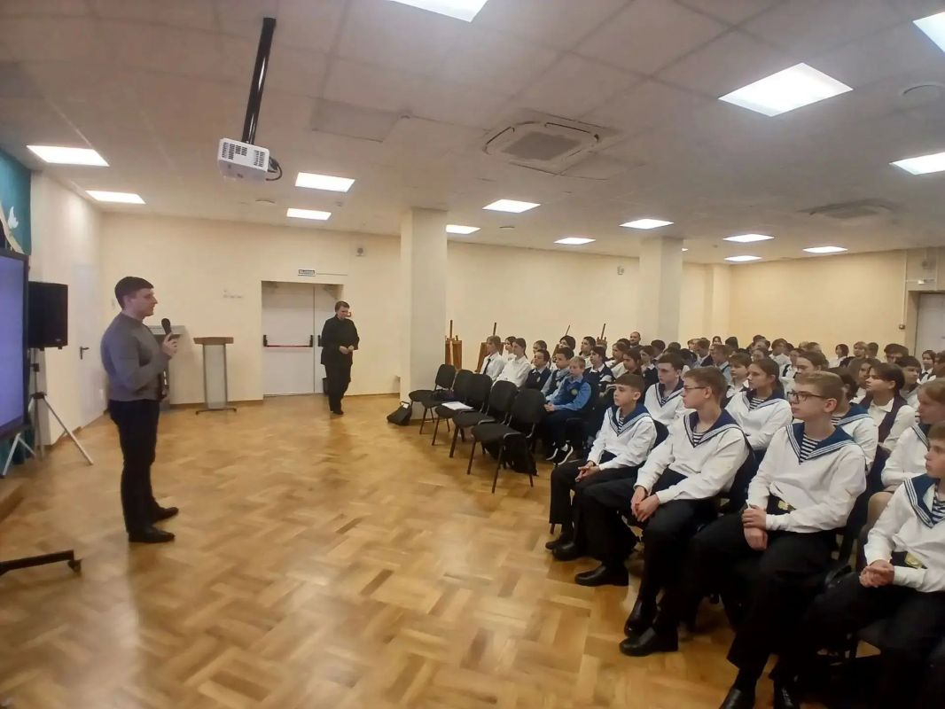 В Курске полицейские и общественники дали старт акции «Правовой десант» В Курске полицейские и общественники дали старт акции «Правовой десант»