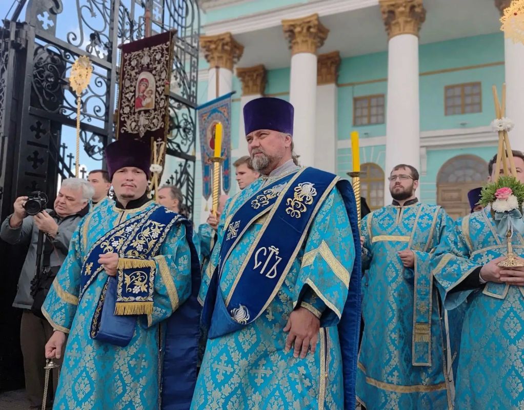 В Курск вернулась икона Божией Матери «Знамение» Курская Коренная В Курск вернулась икона Божией Матери «Знамение» Курская Коренная