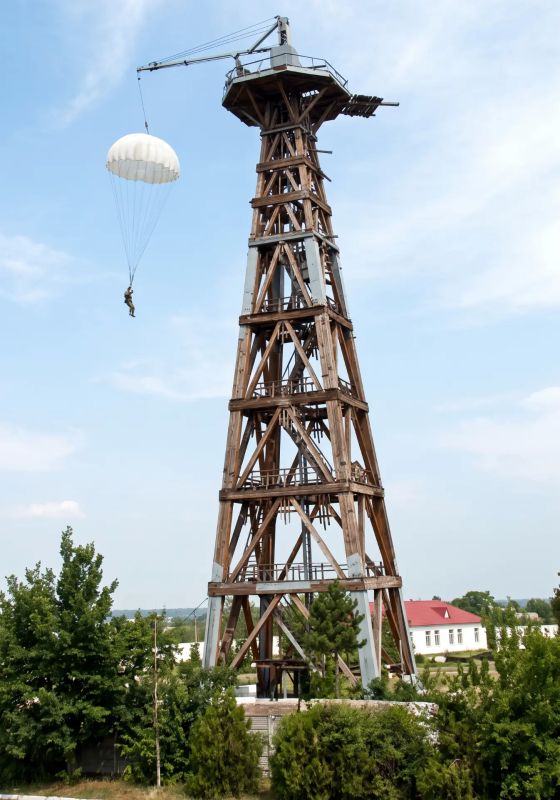 С ДНЁМ ГОРОДА!. Город воинских подвигов, трудовых достижений, спортивных рекордов, богатых культурных традиций С ДНЁМ ГОРОДА!. Город воинских подвигов, трудовых достижений, спортивных рекордов, богатых культурных традиций