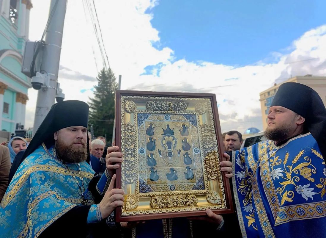 В Курск вернулась икона Божией Матери «Знамение» Курская Коренная В Курск вернулась икона Божией Матери «Знамение» Курская Коренная