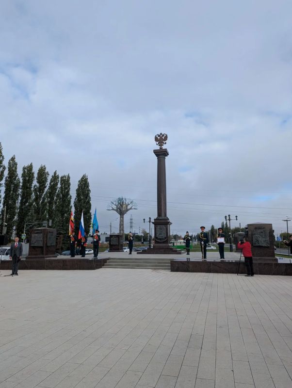 В День города сотрудники УФК по Курской области приняли участие в торжественной церемонии возложения цветов на мемориальном комплексе «Курская дуга» В День города сотрудники УФК по Курской области приняли участие в торжественной церемонии возложения цветов на мемориальном комплексе «Курская дуга»