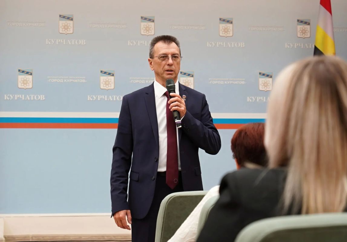 Игорь Корпунков: Подвели итоги традиционного городского конкурса «Курчатов - цветущий город» Игорь Корпунков: Подвели итоги традиционного городского конкурса «Курчатов - цветущий город»