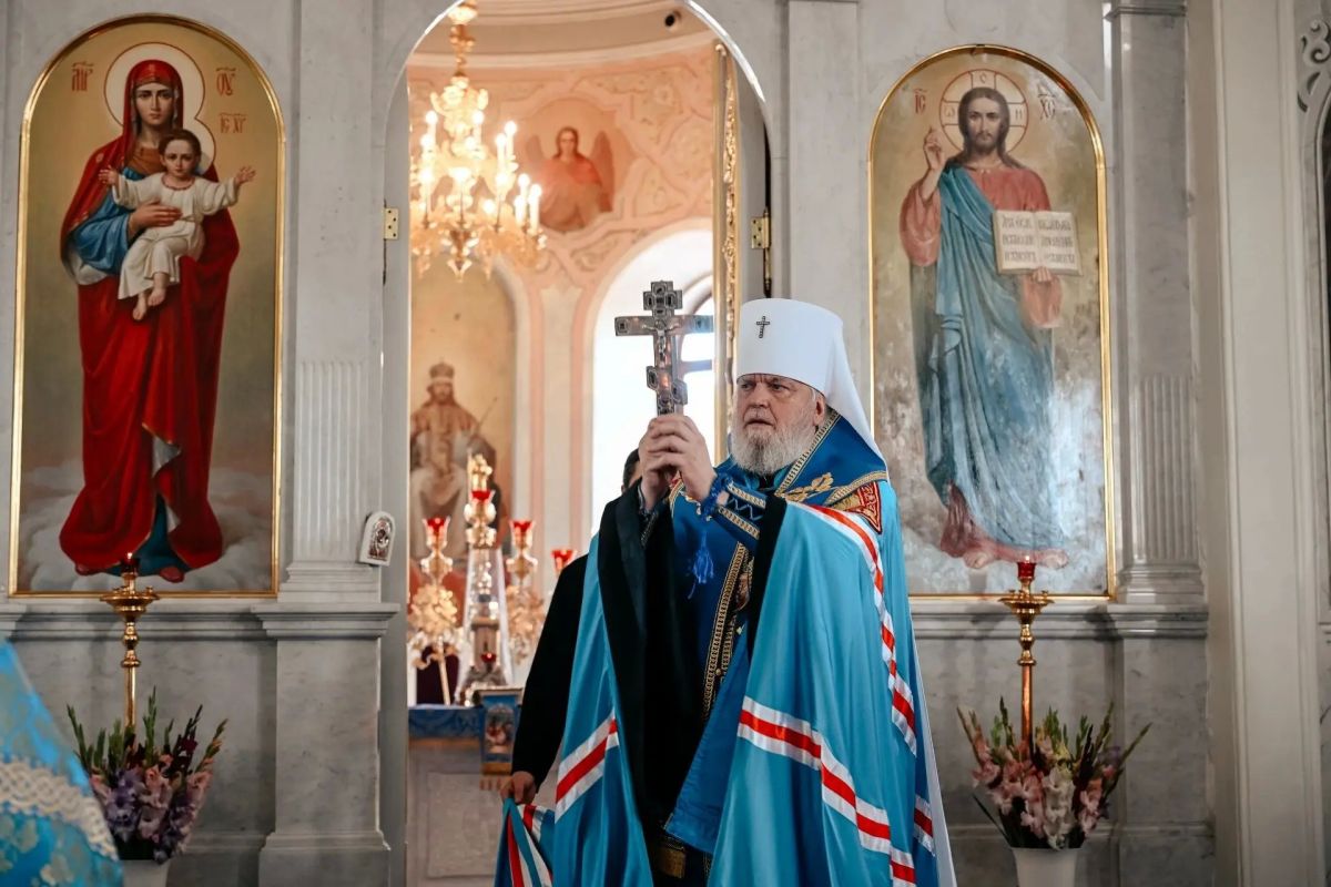 Курск встречает свою Заступницу: святыня вернулась в Знаменский монастырь Курск встречает свою Заступницу: святыня вернулась в Знаменский монастырь