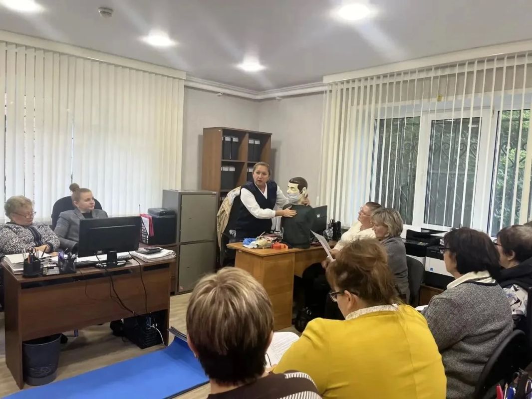 Обучение сотрудников министерства образования и министерства социального обеспечения, материнства и детства оказанию первой помощи пострадавшим гражданам Обучение сотрудников министерства образования и министерства социального обеспечения, материнства и детства оказанию первой помощи пострадавшим гражданам