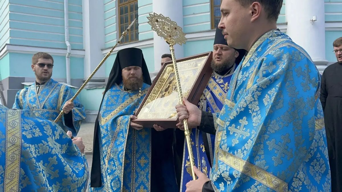 В Курске встретили икону Божией Матери «Знамение» КурскаяКоренная В Курске встретили икону Божией Матери «Знамение» КурскаяКоренная