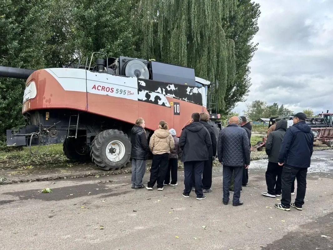 В рамках Месяца профориентации учащиеся МКОУ «Большежировская СОШ имени Героя Советского Союза Л.В. Лукьянчикова» посетили Фатежский филиал ООО «Курск Агро» В рамках Месяца профориентации учащиеся МКОУ «Большежировская СОШ имени Героя Советского Союза Л.В. Лукьянчикова» посетили Фатежский филиал ООО «Курск Агро»