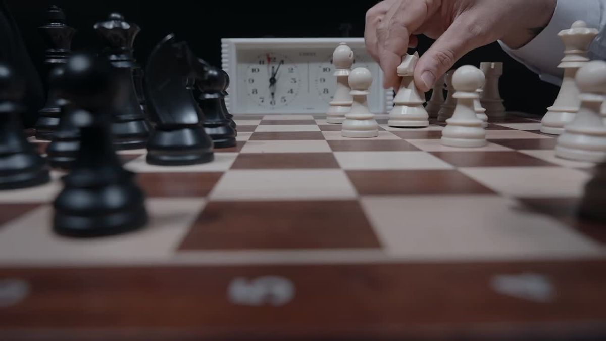 Внимание, запомни!. Мошенничество - не игра! Чтобы привлечь внимание жителей региона ПОЛИЦИЯ, Общественный совет при УМВД России по Курской области, ЮЗГУ, театр 3Д МЭБИК, курский шахматный клуб представляют новый социальный...