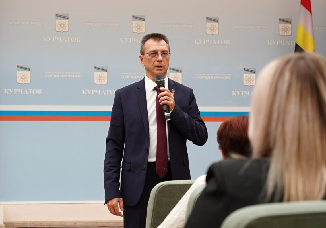 Игорь Корпунков: Подвели итоги традиционного городского конкурса «Курчатов - цветущий город» Игорь Корпунков: Подвели итоги традиционного городского конкурса «Курчатов - цветущий город»