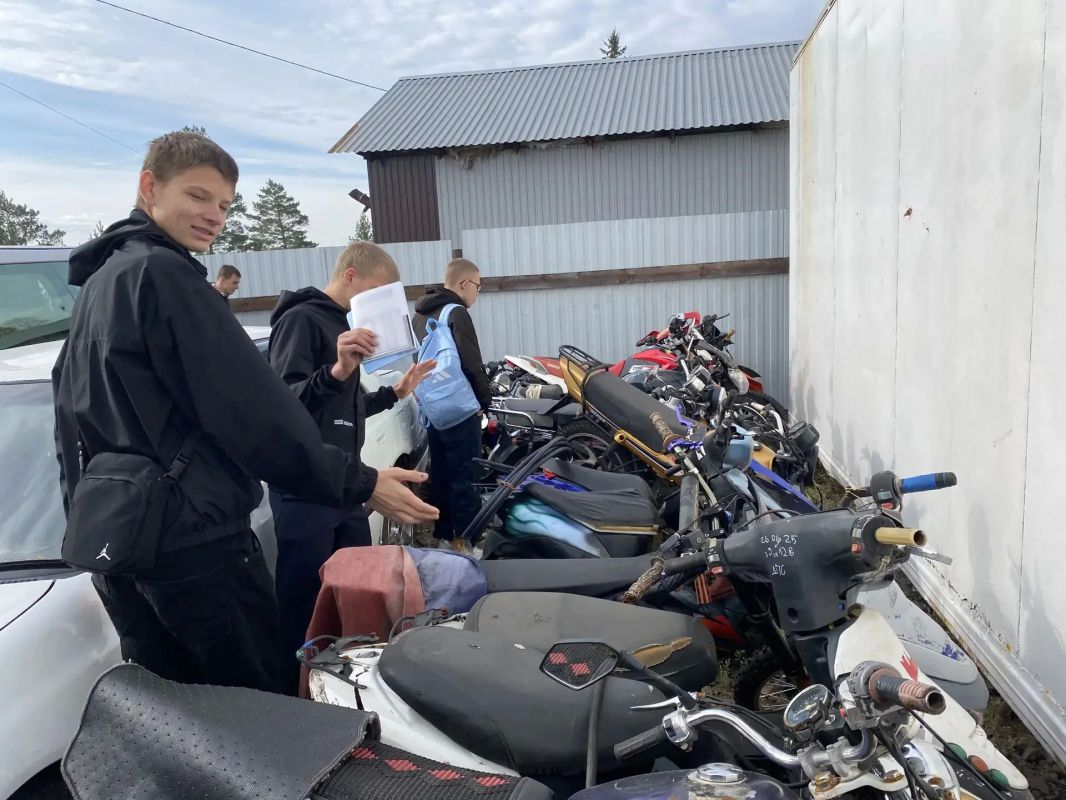 В Нижнеилимском округе прошел Крашкурс «Металл, который помнит» В Нижнеилимском округе прошел Крашкурс «Металл, который помнит»