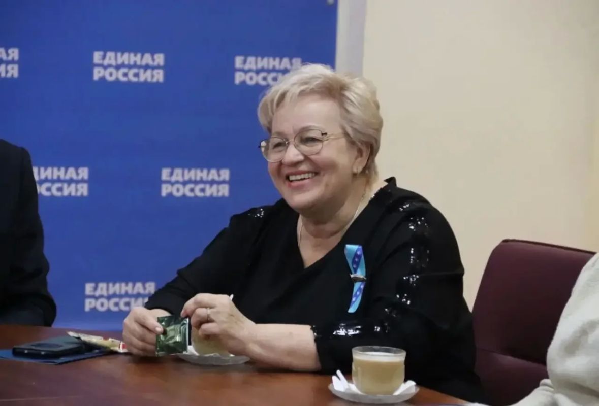 В кругу коллег и друзей. В преддверии Дня воспитателя и всех дошкольных работников в региональном исполкоме партии приветствовали тех, кто первым встречает ребёнка на его жизненном пути В кругу коллег и друзей. В преддверии Дня воспитателя и всех дошкольных работников в региональном исполкоме партии приветствовали тех, кто первым встречает ребёнка на его жизненном пути