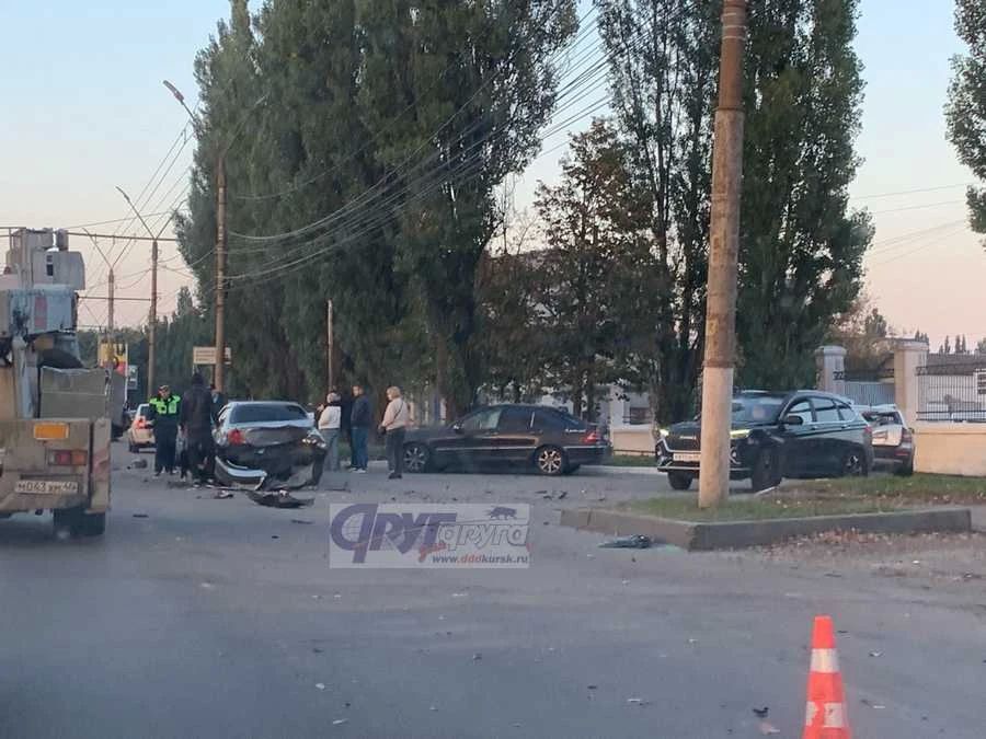 Полиция сообщила подробности массовой аварии возле АЗС в Курске с участием 10 машин Полиция сообщила подробности массовой аварии возле АЗС в Курске с участием 10 машин