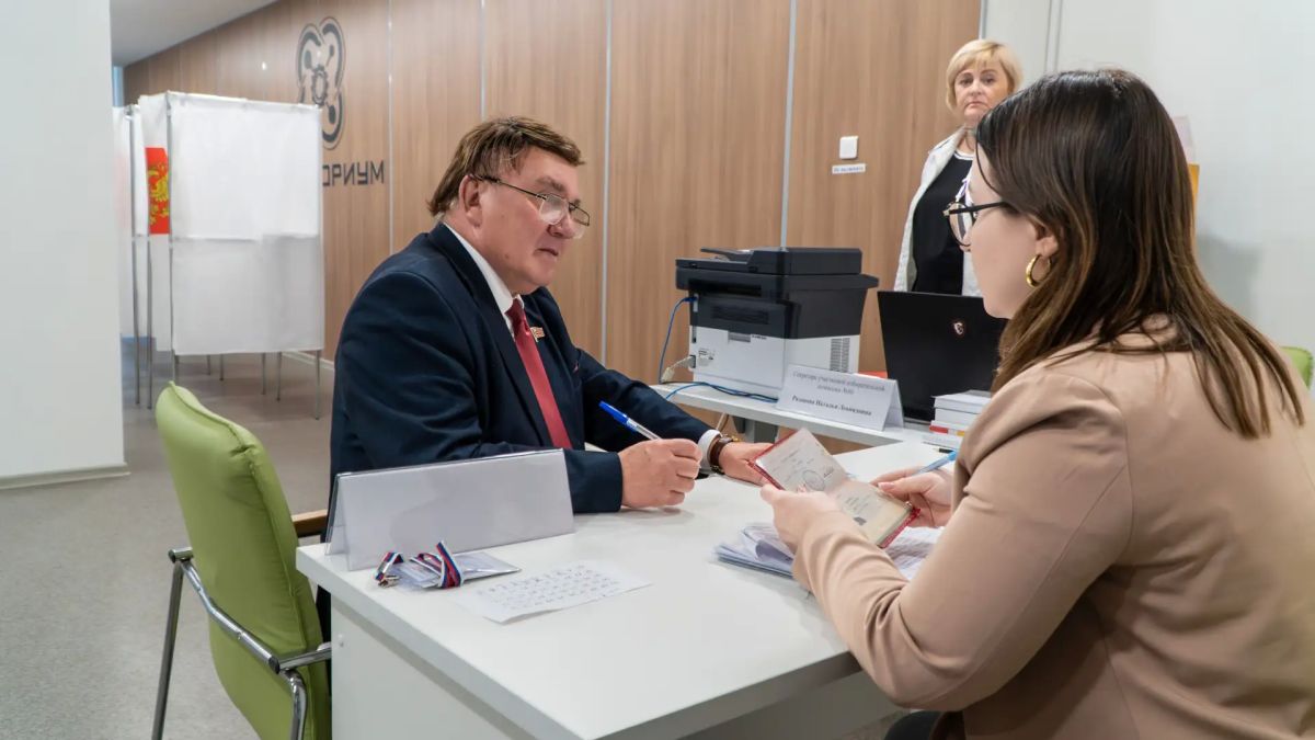 В Курской области еще один избранный депутат регионального парламента отказался от своего мандата