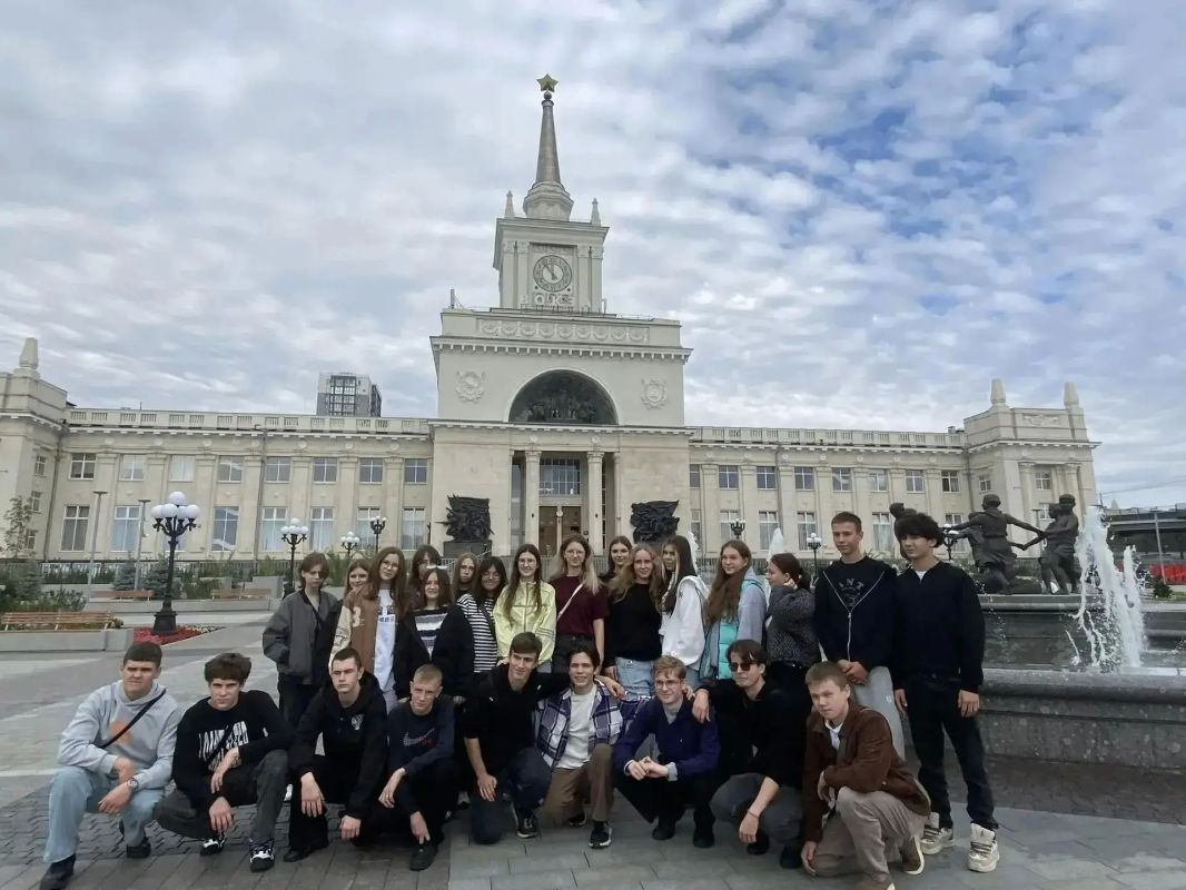 Курские старшеклассники побывали в Волгограде Курские старшеклассники побывали в Волгограде