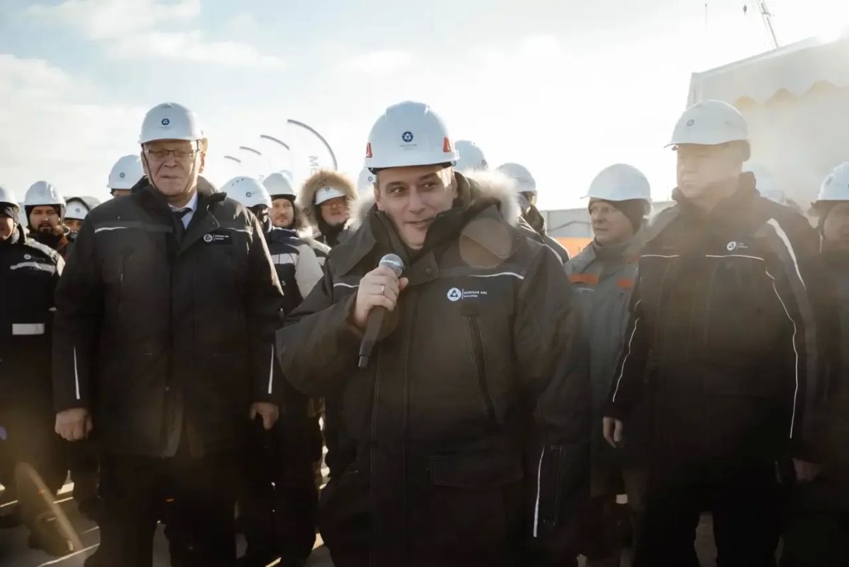 Александр Хинштейн поздравил атомщиков и назвал подвигом строительство новой станции