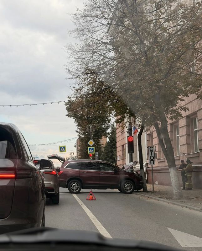 Курск встал в пробках из-за двух аварий Курск встал в пробках из-за двух аварий