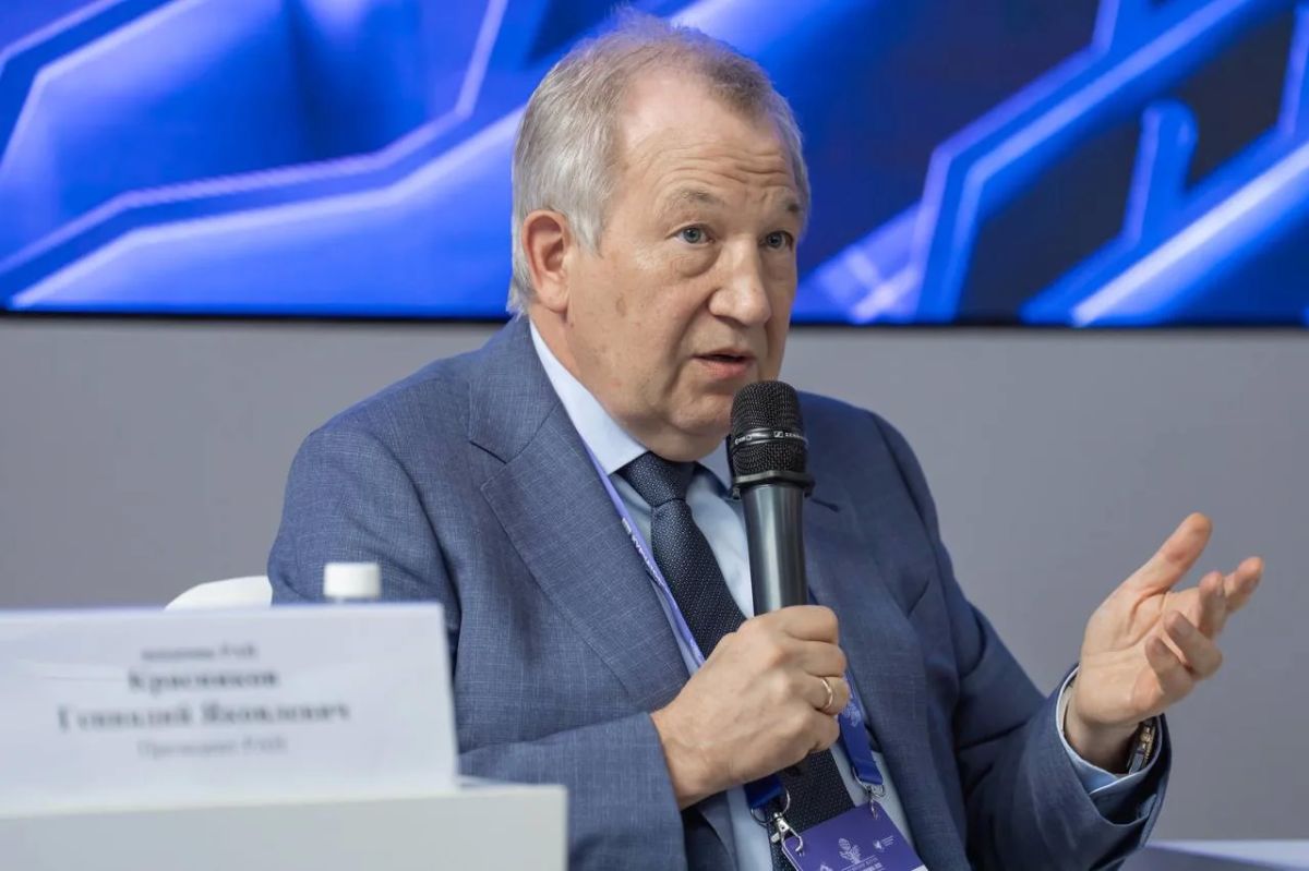 Глава Минобрнауки Валерий Фальков и президент Российской академии наук Геннадий Красников на полях форума «Микроэлектроника» провели встречу с участниками Школы молодых ученых Глава Минобрнауки Валерий Фальков и президент Российской академии наук Геннадий Красников на полях форума «Микроэлектроника» провели встречу с участниками Школы молодых ученых