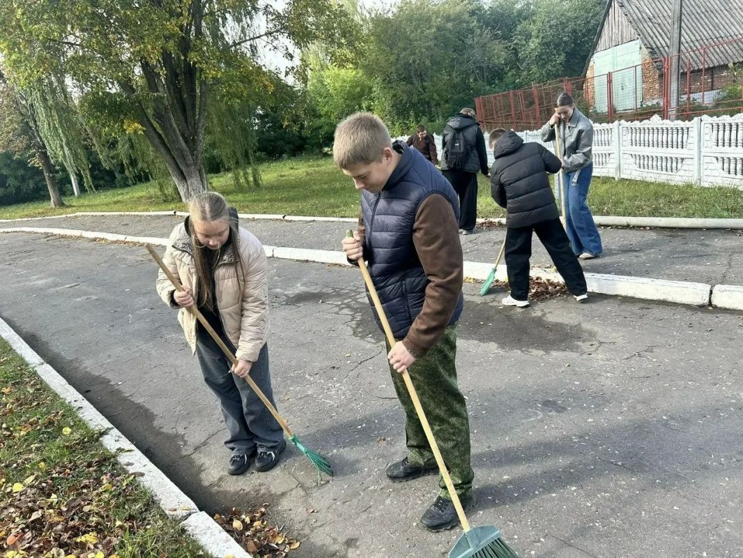 Школьный субботник в конце сентября в МКОУ «Большежировская СОШ» — это уже добрая традиция с глубокими корнями Школьный субботник в конце сентября в МКОУ «Большежировская СОШ» — это уже добрая традиция с глубокими корнями