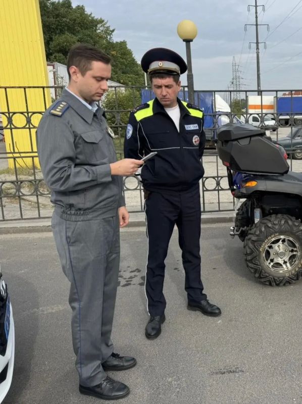 Безопасность самоходной техники на контроле! На выходных состоялся совместный рейд ГИБДД и региональной инспекции гостехнадзора, нацеленный на выявление нарушений правил эксплуатации самоходных машин Безопасность самоходной техники на контроле! На выходных состоялся совместный рейд ГИБДД и региональной инспекции гостехнадзора, нацеленный на выявление нарушений правил эксплуатации самоходных машин
