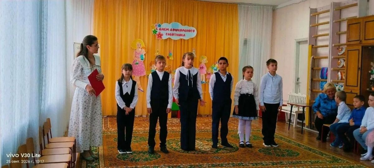 «Орлята» Фатежской школы №1 поздравили воспитателей детского сада города Фатежа с их профессиональным праздником — Днём воспитателя «Орлята» Фатежской школы №1 поздравили воспитателей детского сада города Фатежа с их профессиональным праздником — Днём воспитателя