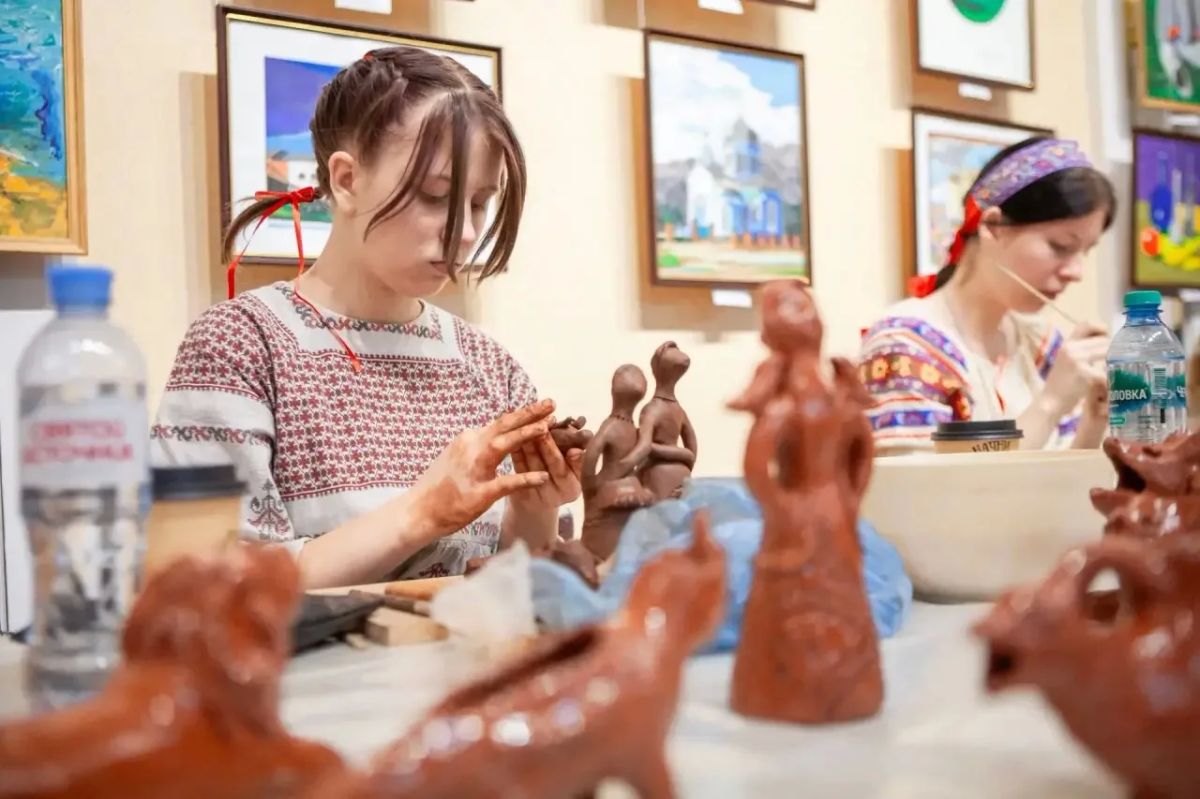 В Курске прошёл XI Межрегиональный детский конкурс глиняной игрушки «Заиграй, моя игрушечка» В Курске прошёл XI Межрегиональный детский конкурс глиняной игрушки «Заиграй, моя игрушечка»