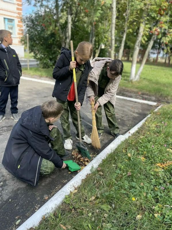 Школьный субботник в конце сентября в МКОУ «Большежировская СОШ» — это уже добрая традиция с глубокими корнями Школьный субботник в конце сентября в МКОУ «Большежировская СОШ» — это уже добрая традиция с глубокими корнями