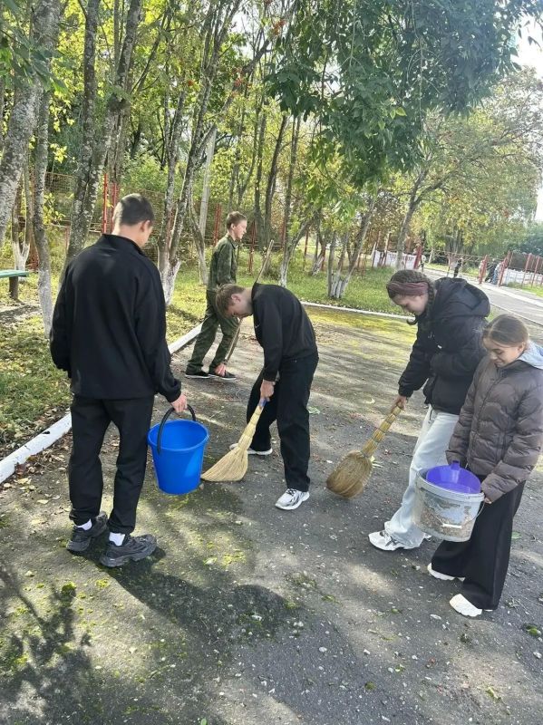 Школьный субботник в конце сентября в МКОУ «Большежировская СОШ» — это уже добрая традиция с глубокими корнями Школьный субботник в конце сентября в МКОУ «Большежировская СОШ» — это уже добрая традиция с глубокими корнями