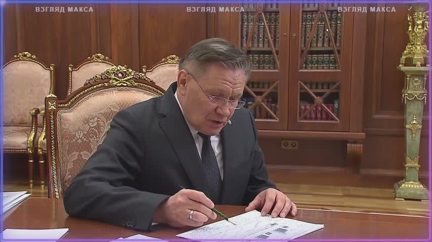 Президент России Владимир Путин в День работника атомной промышленности провёл встречу с генеральным директором госкорпорации «Росатом» Алексеем Лихачёвым