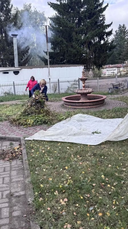 В минувшую пятницу сотрудники Администрации Большесолдатского района, Большесолдатского сельсовета и учреждений культуры района провели уборку в парке Победы села Большое Солдатское в преддверии открытия мемориала... В минувшую пятницу сотрудники Администрации Большесолдатского района, Большесолдатского сельсовета и учреждений культуры района провели уборку в парке Победы села Большое Солдатское в преддверии открытия мемориала...