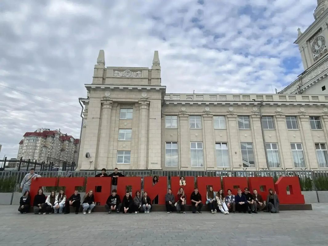 Курские старшеклассники побывали в Волгограде Курские старшеклассники побывали в Волгограде