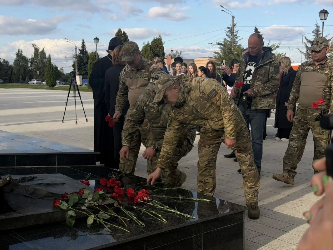 Семьям воинов передали частицу земли курского приграничья Семьям воинов передали частицу земли курского приграничья