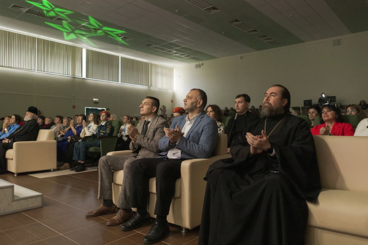 В школе № 58 поздравили педагогов дополнительного образования В школе № 58 поздравили педагогов дополнительного образования