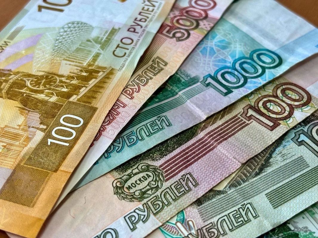 В Курской области единое пособие и пенсии за 10 октября зачислят раньше срока