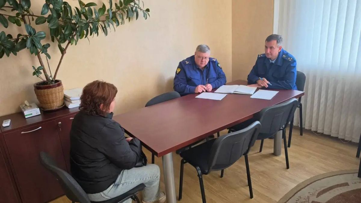 Заместитель прокурора Курской области Олег Мануковский провел личный прием граждан в Обоянском районе Заместитель прокурора Курской области Олег Мануковский провел личный прием граждан в Обоянском районе