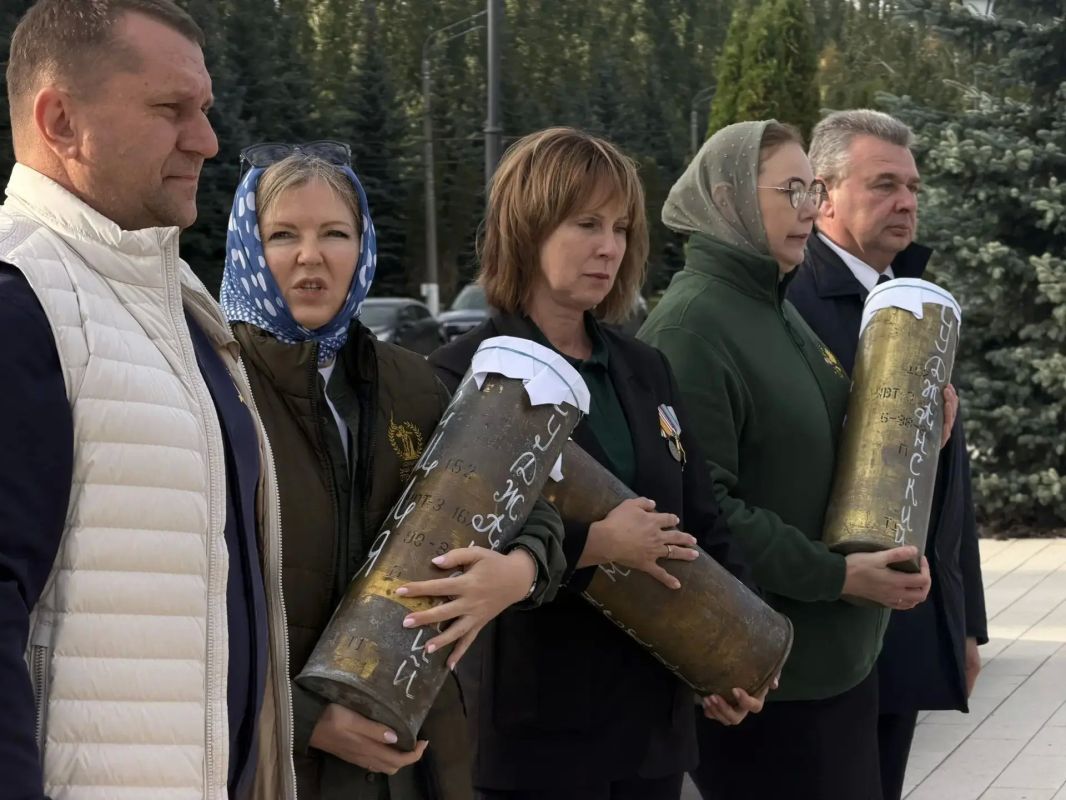 Семьям воинов передали частицу земли курского приграничья Семьям воинов передали частицу земли курского приграничья