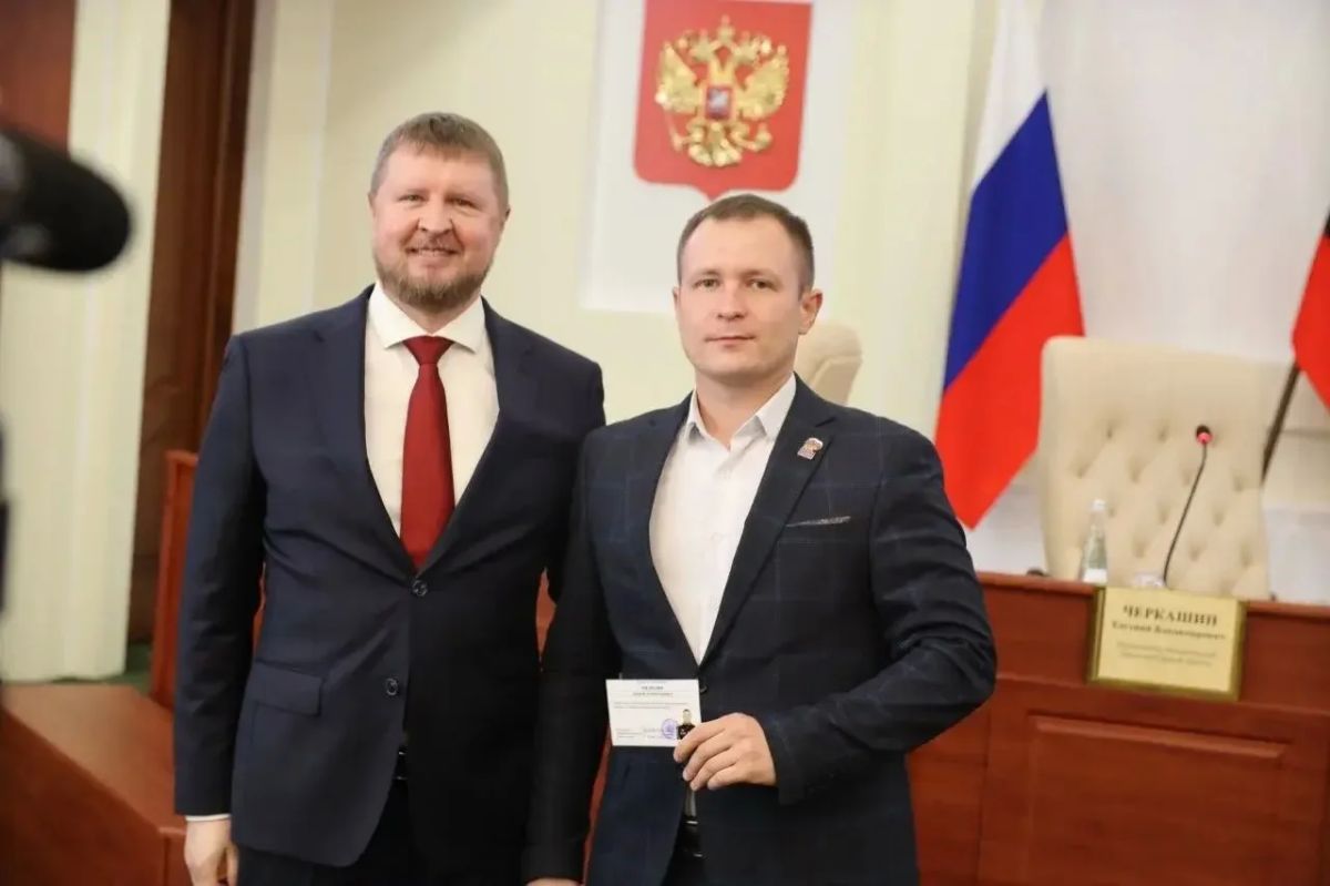 Состоялось вручение удостоверений об избрании новым депутатам Курской областной Думы Состоялось вручение удостоверений об избрании новым депутатам Курской областной Думы