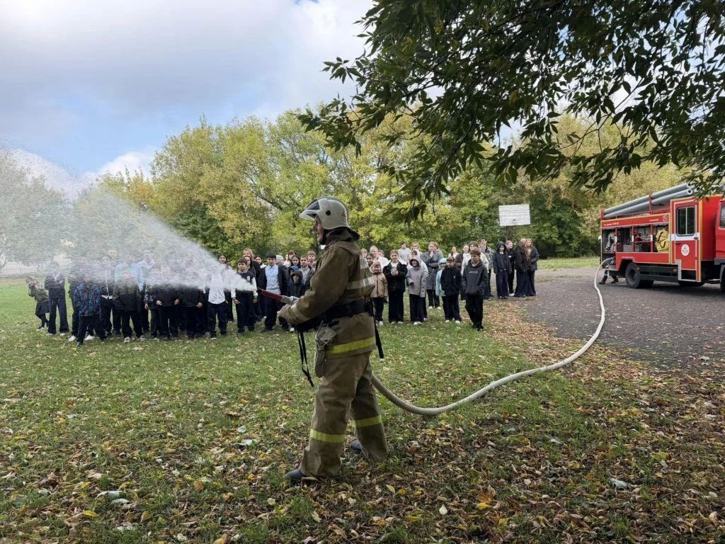 Огнеборцы в гостях у учащихся МКОУ «Новоспасская СОШ» Огнеборцы в гостях у учащихся МКОУ «Новоспасская СОШ»