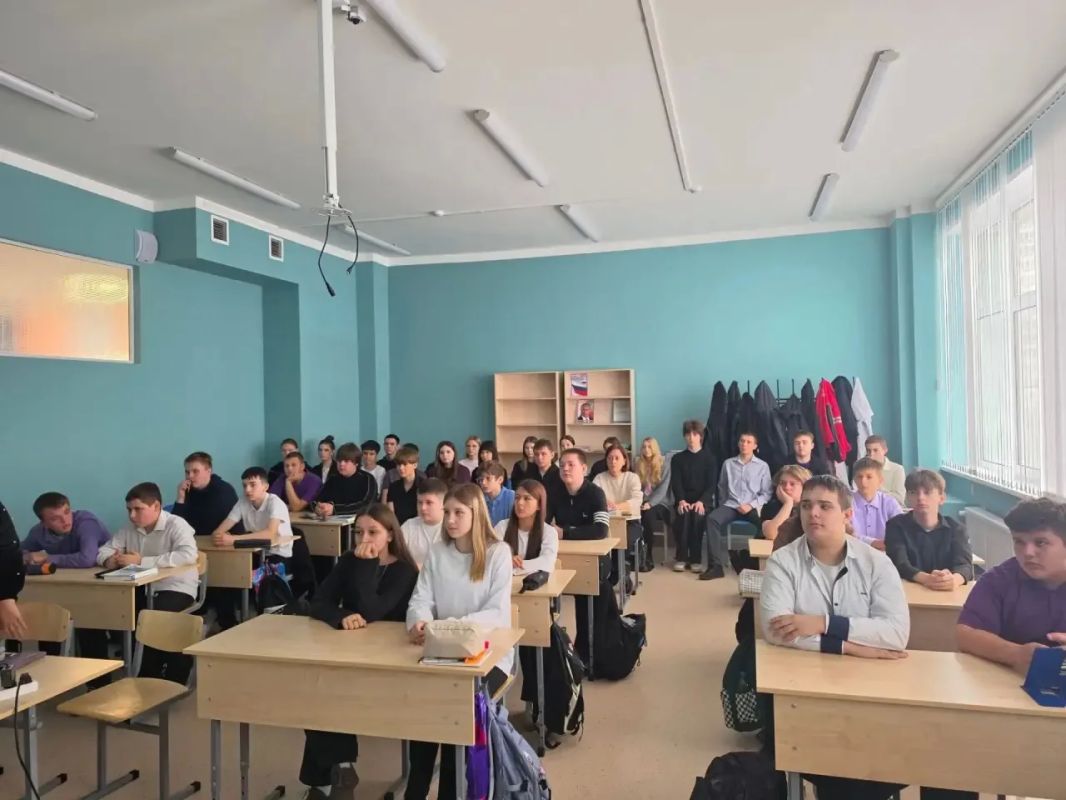 Представитель прокуратуры Суджанского района провел встречу со школьниками Представитель прокуратуры Суджанского района провел встречу со школьниками