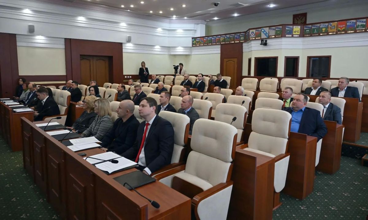 Удостоверения об избрании вручены новым депутатам Курской областной Думы Удостоверения об избрании вручены новым депутатам Курской областной Думы