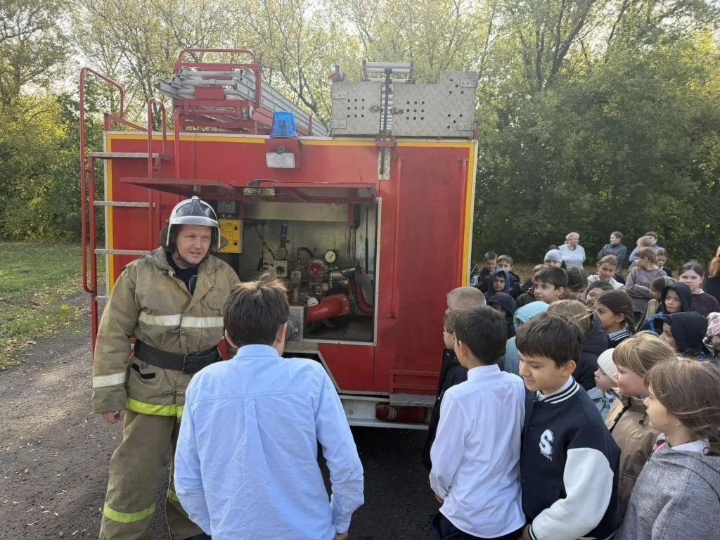 Огнеборцы в гостях у учащихся МКОУ «Новоспасская СОШ» Огнеборцы в гостях у учащихся МКОУ «Новоспасская СОШ»