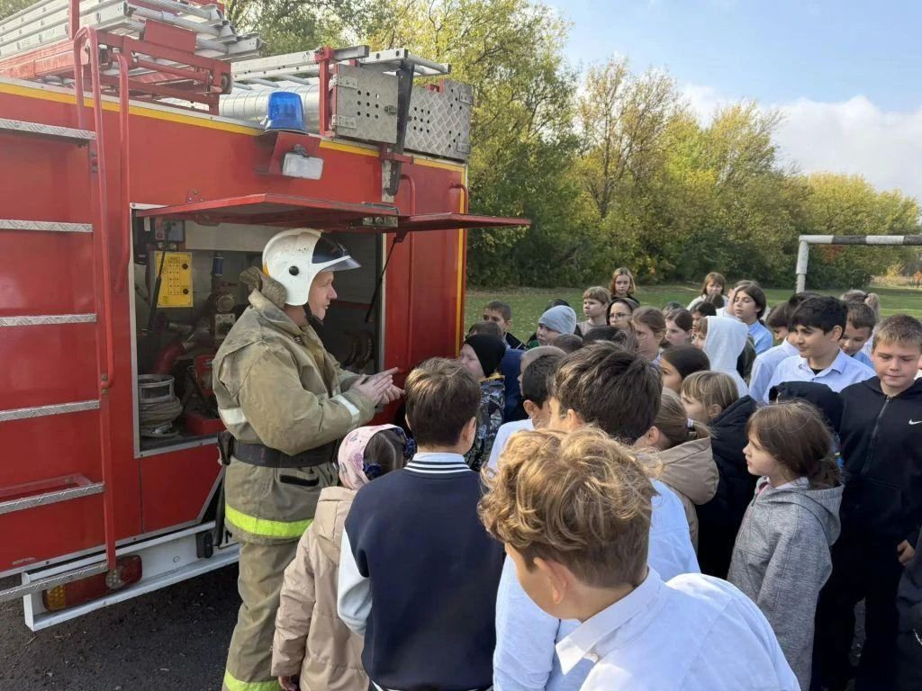 Огнеборцы в гостях у учащихся МКОУ «Новоспасская СОШ» Огнеборцы в гостях у учащихся МКОУ «Новоспасская СОШ»