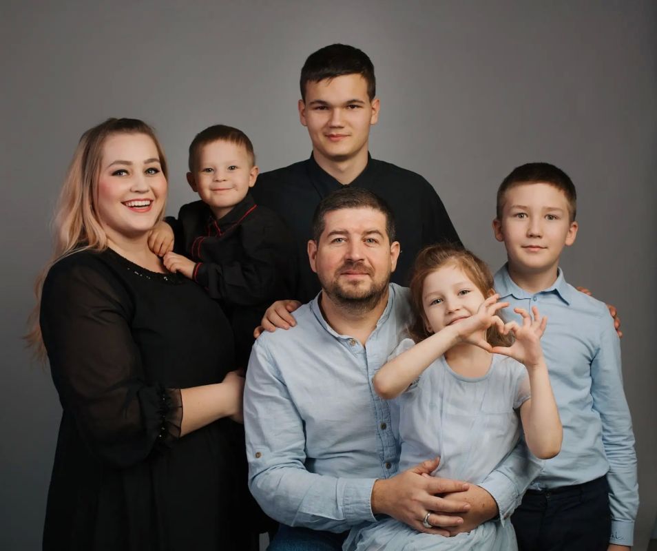 Сегодня в Курской области мы отмечаем День многодетной семьи — праздник, который был учреждён региональным законом в 2022 году Сегодня в Курской области мы отмечаем День многодетной семьи — праздник, который был учреждён региональным законом в 2022 году