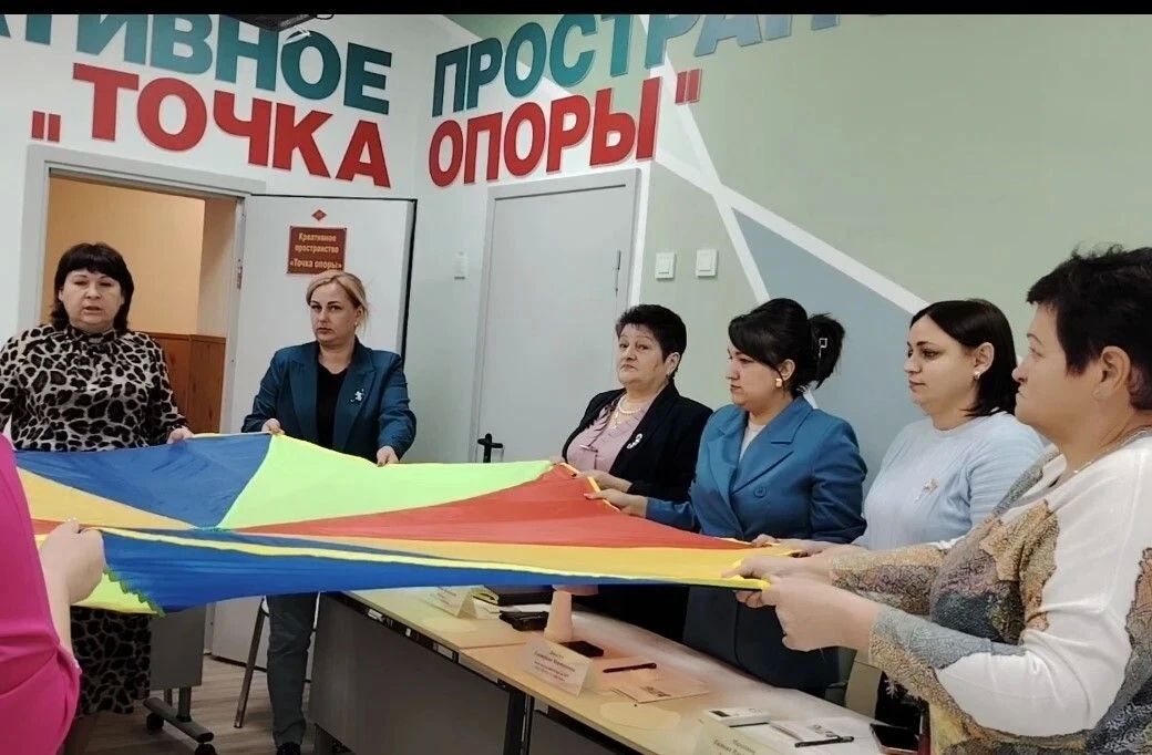 В Черемисиновском центре соцпомощи «Содействие» прошло заседание профессионального объединения воспитателей «Перспектива» на тему «Современные подходы к игровому обучению: обсуждение методов и игр, способствующих развитию... В Черемисиновском центре соцпомощи «Содействие» прошло заседание профессионального объединения воспитателей «Перспектива» на тему «Современные подходы к игровому обучению: обсуждение методов и игр, способствующих развитию...
