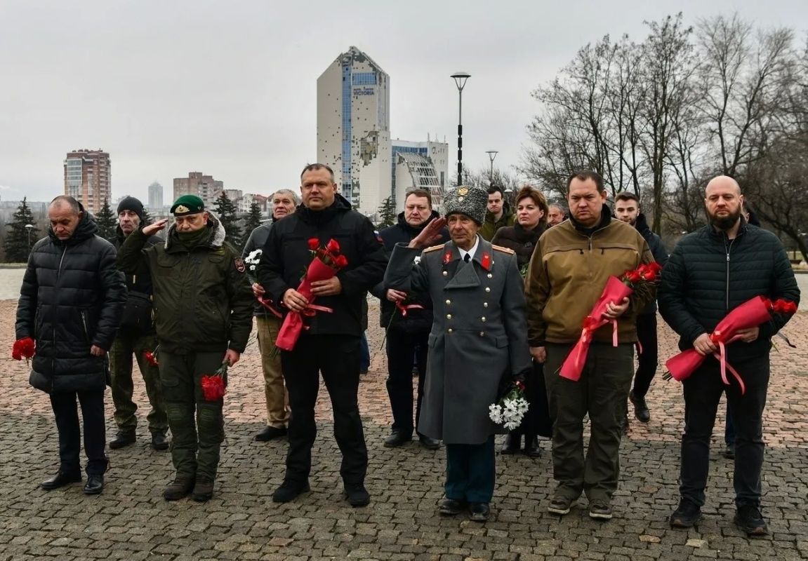 Друзья, всех приветствую!. Сегодня особенная дата Друзья, всех приветствую!. Сегодня особенная дата