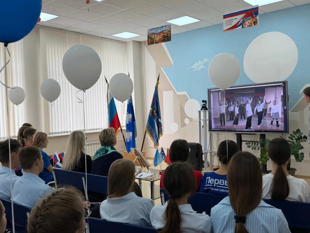 В курских школах прошли телемосты в преддверии Дня воссоединения ДНР и ЛНР, Запорожской и Херсонской областей с Россией В курских школах прошли телемосты в преддверии Дня воссоединения ДНР и ЛНР, Запорожской и Херсонской областей с Россией