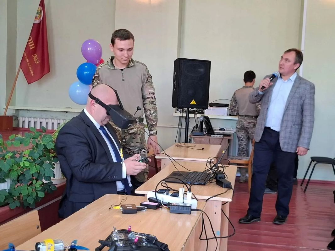 Сегодня в городе Щигры на базе СОШ №3 прошёл фестиваль дополнительного образования «Содружество талантов»! Сегодня в городе Щигры на базе СОШ №3 прошёл фестиваль дополнительного образования «Содружество талантов»!
